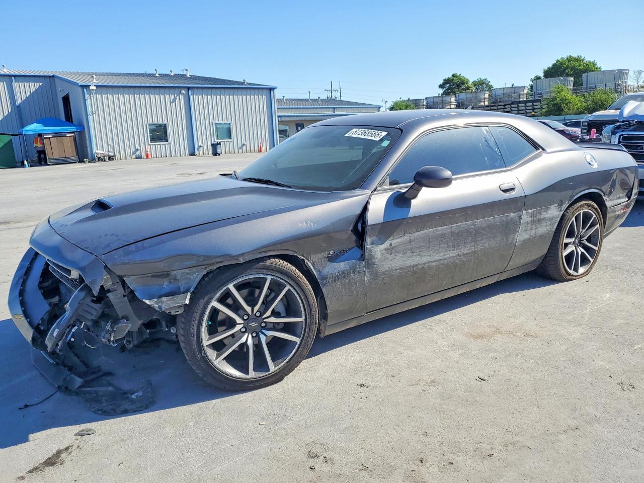 2023 Dodge Challenger R/T - zdjęcie główne