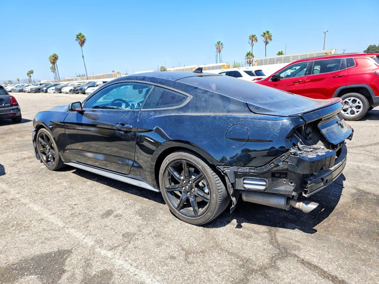2020 Ford Mustang - zdjęcie 2