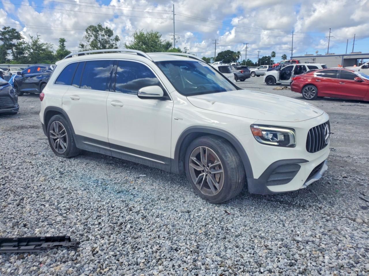 2021 Mercedes-Benz AMG GLB 35 - zdjęcie 4