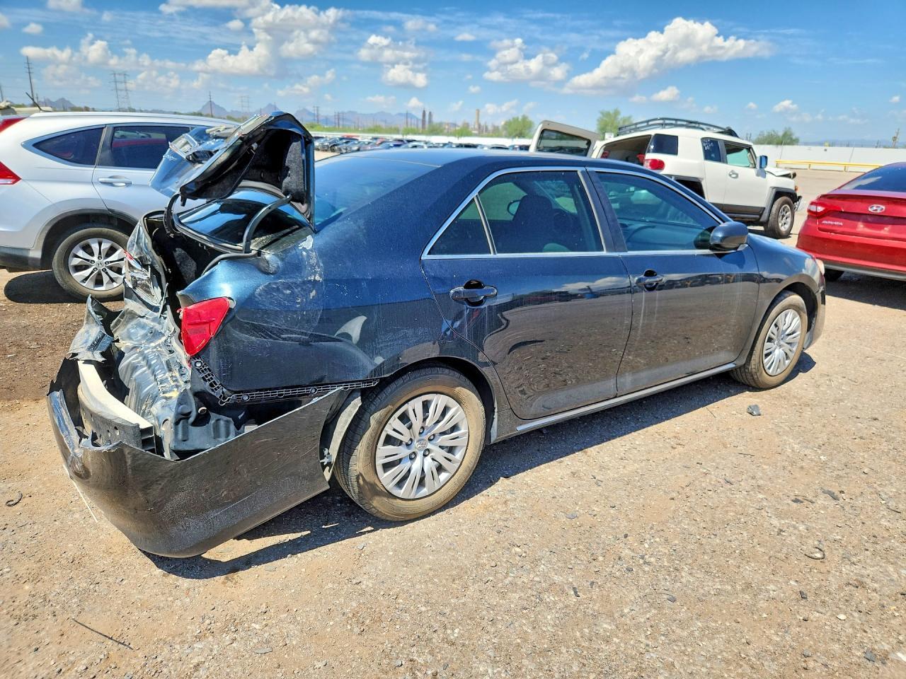 2014 Toyota Camry Le - zdjęcie 3
