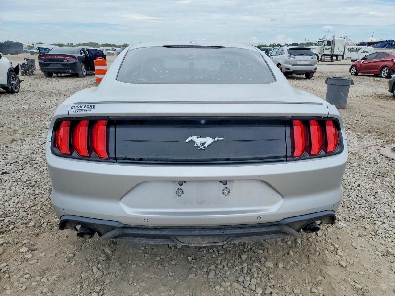 2019 Ford Mustang - zdjęcie 6