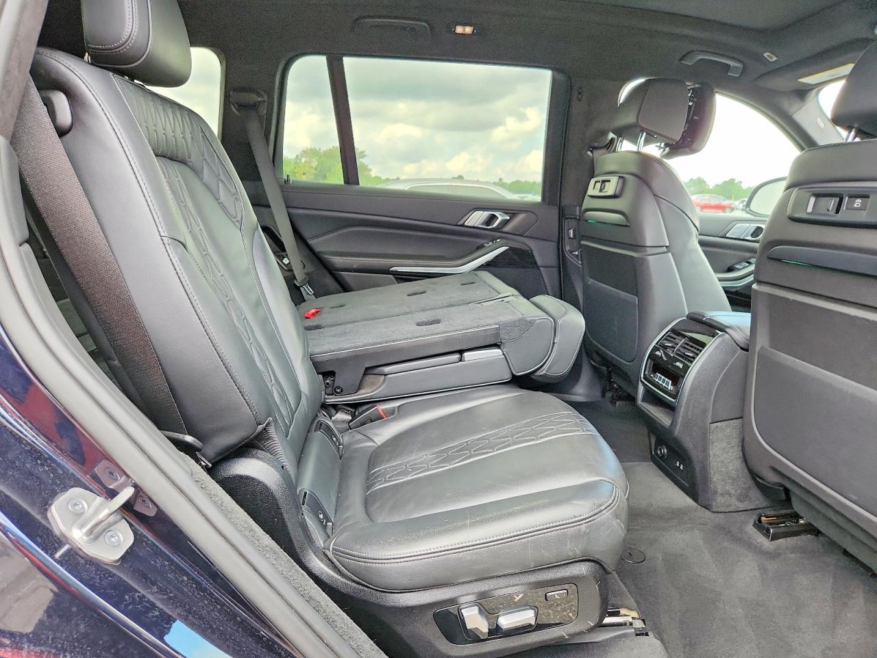 2022 BMW X7 xDrive40I - zdjęcie 11