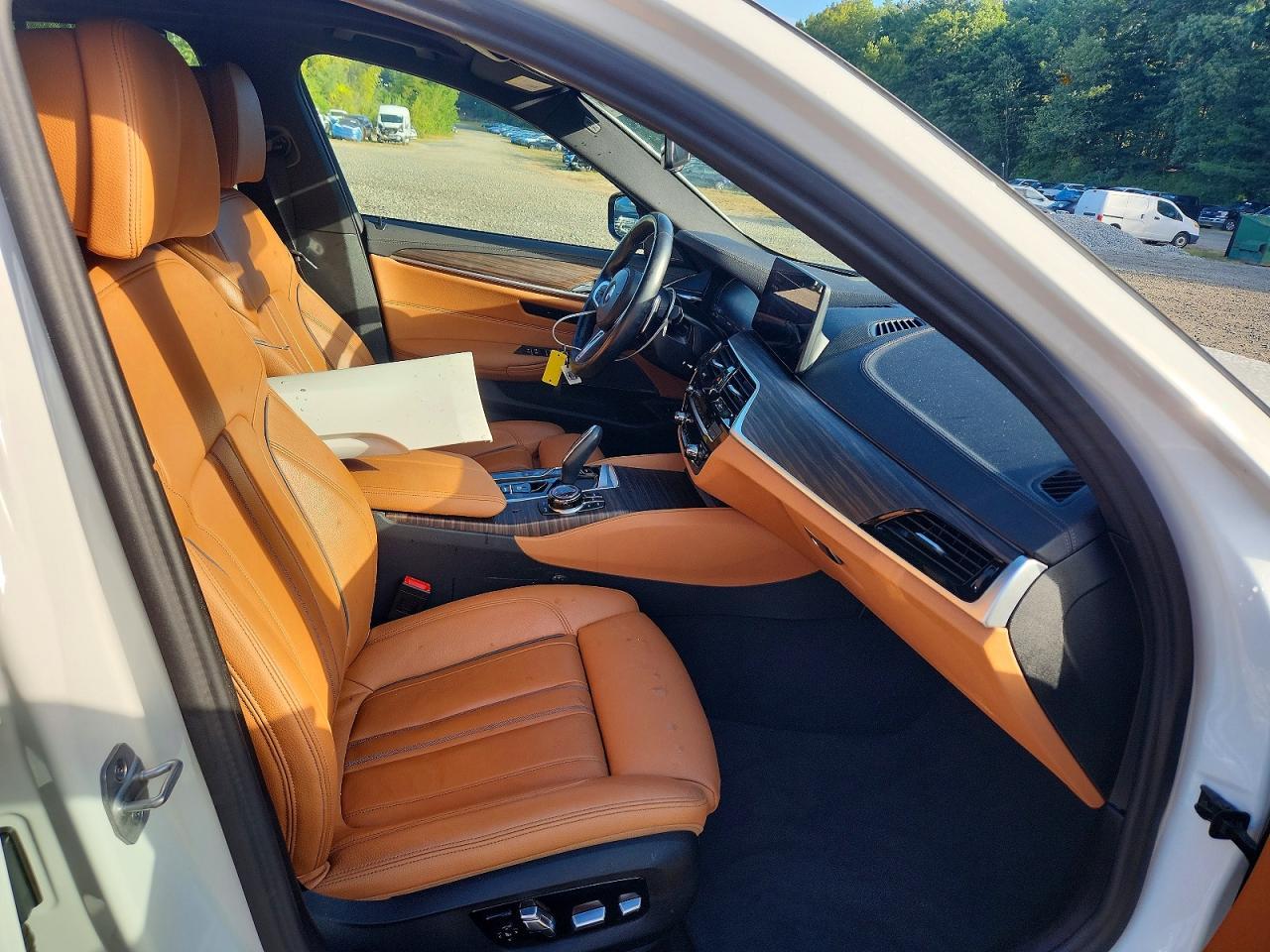 2023 BMW Seria 5 M550i - zdjęcie 10