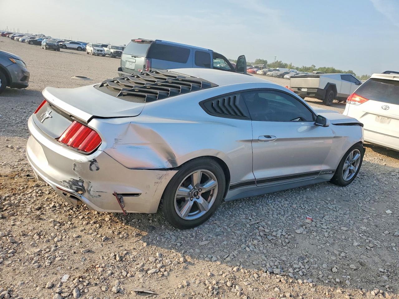 2017 Ford Mustang - zdjęcie 3