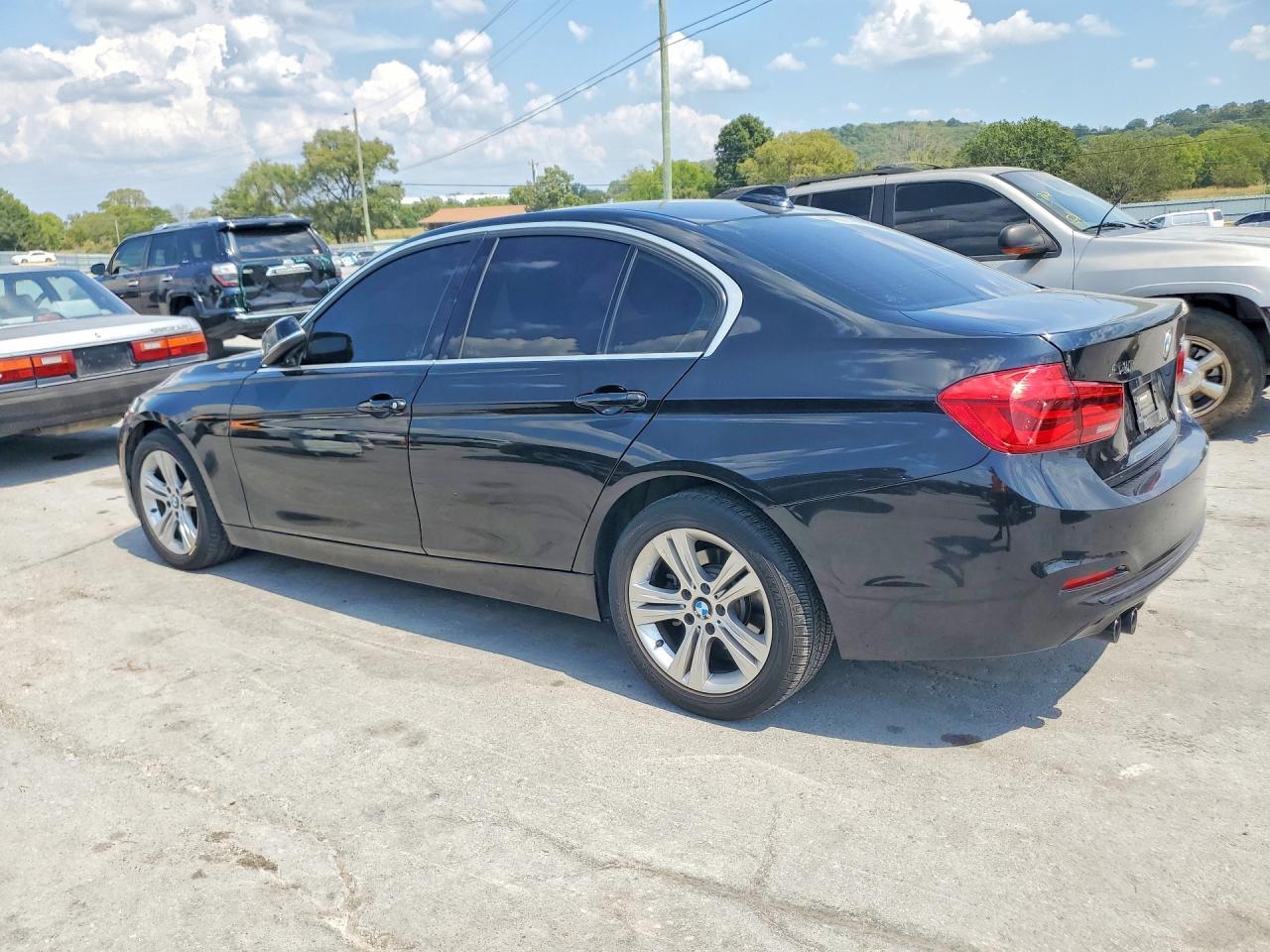 2018 BMW 330 I - zdjęcie 2