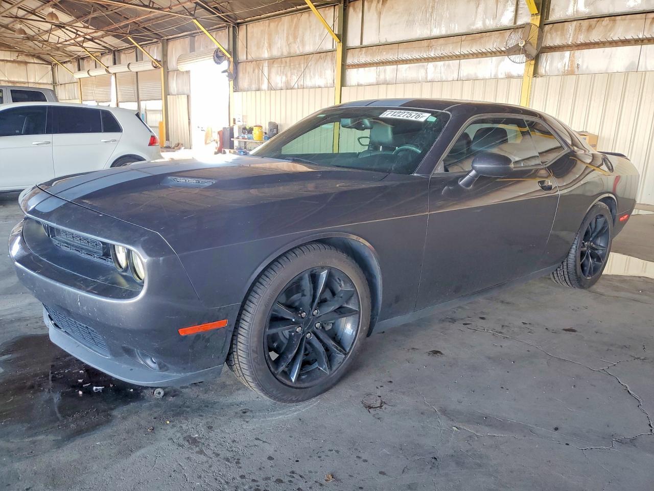 2016 Dodge Challenger Sxt - zdjęcie główne
