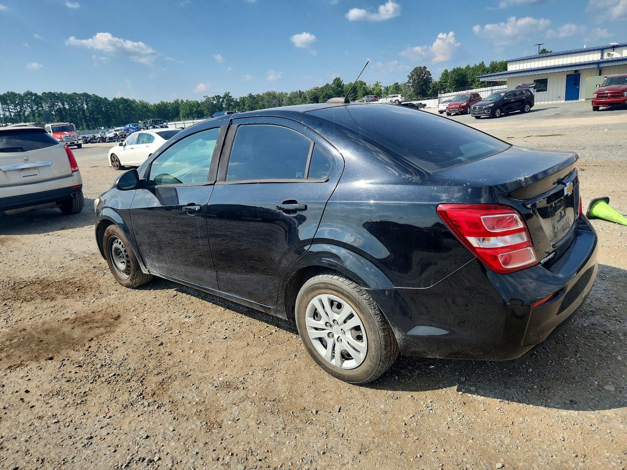 2018 Chevrolet Sonic Ls - zdjęcie 2