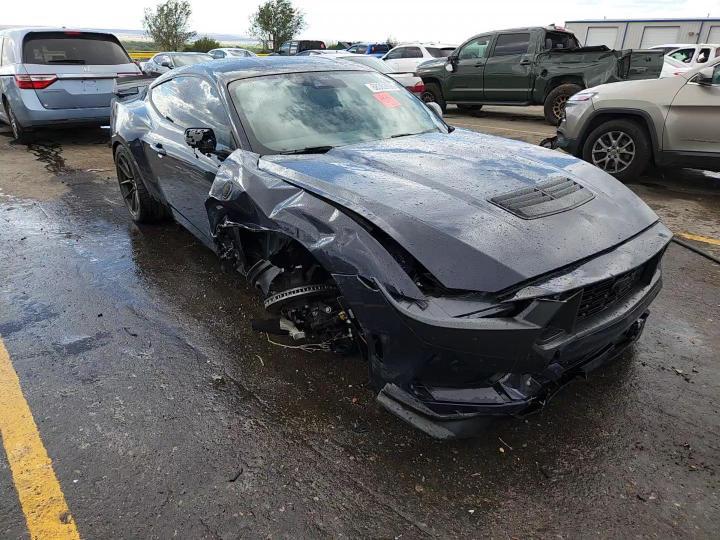 2025 Ford Mustang Dark Horse - zdjęcie 13