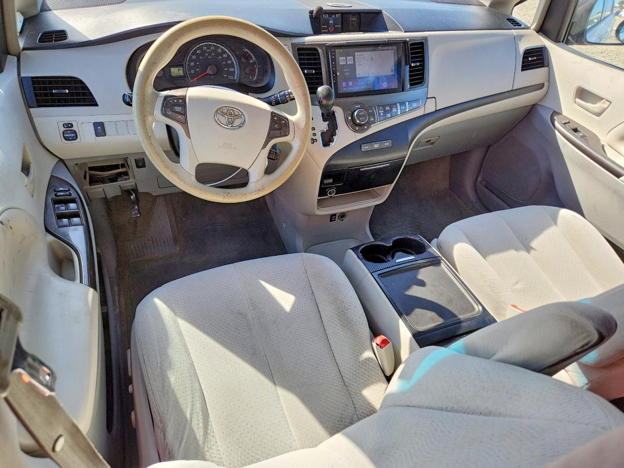 2014 Toyota Sienna Le 8-Passenger - zdjęcie 8