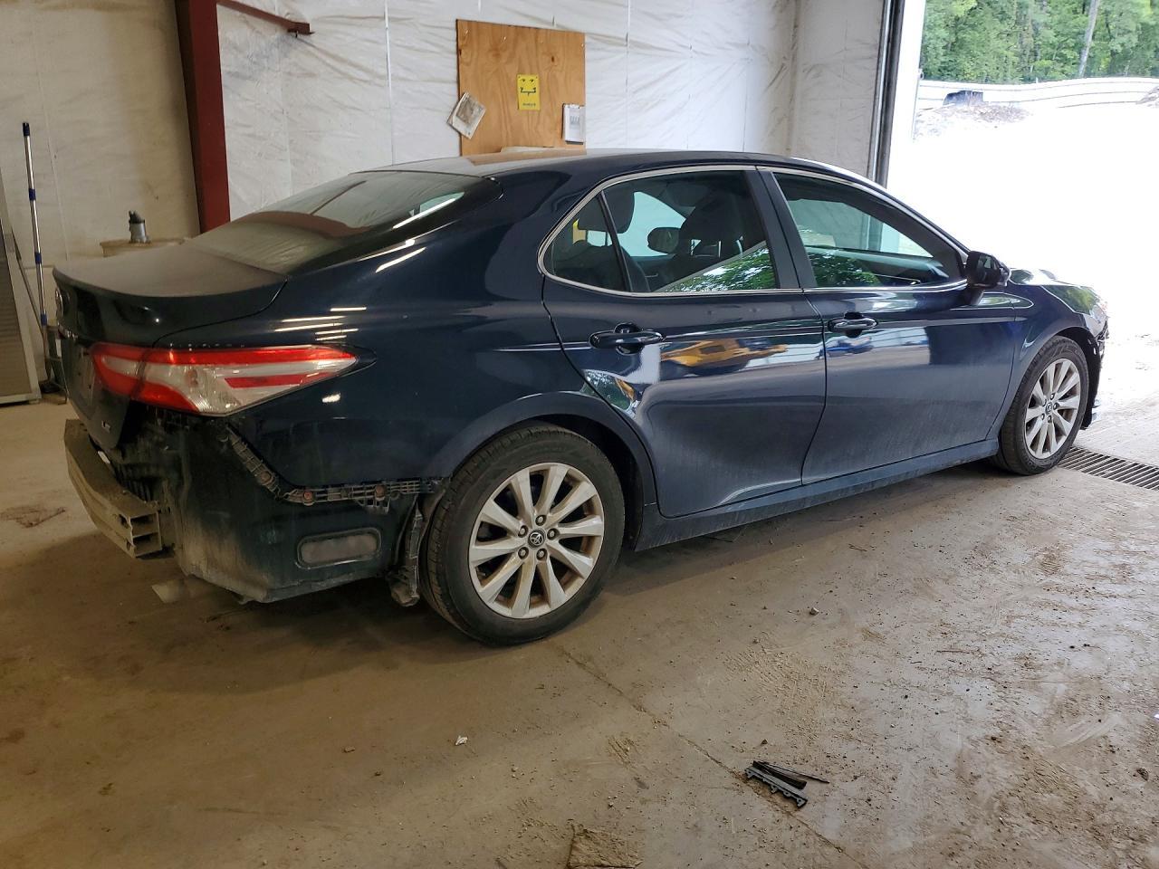 2018 Toyota Camry Le - zdjęcie 3