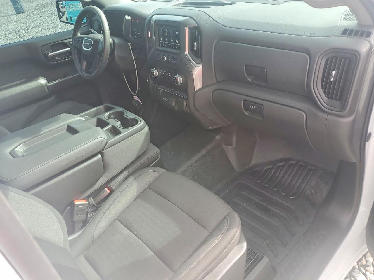 2025 GMC Sierra C1500 - zdjęcie 8