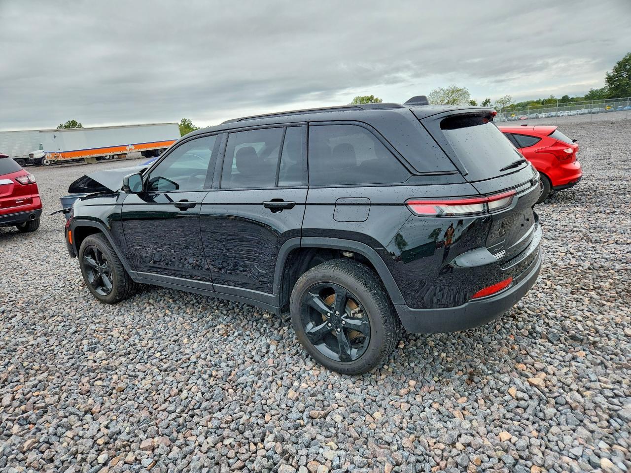 2025 Jeep Grand Cherokee Laredo - zdjęcie 2