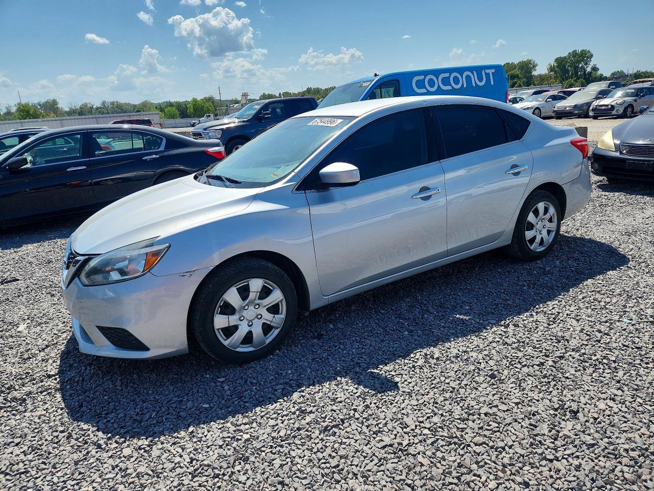 2017 Nissan Sentra S - zdjęcie główne