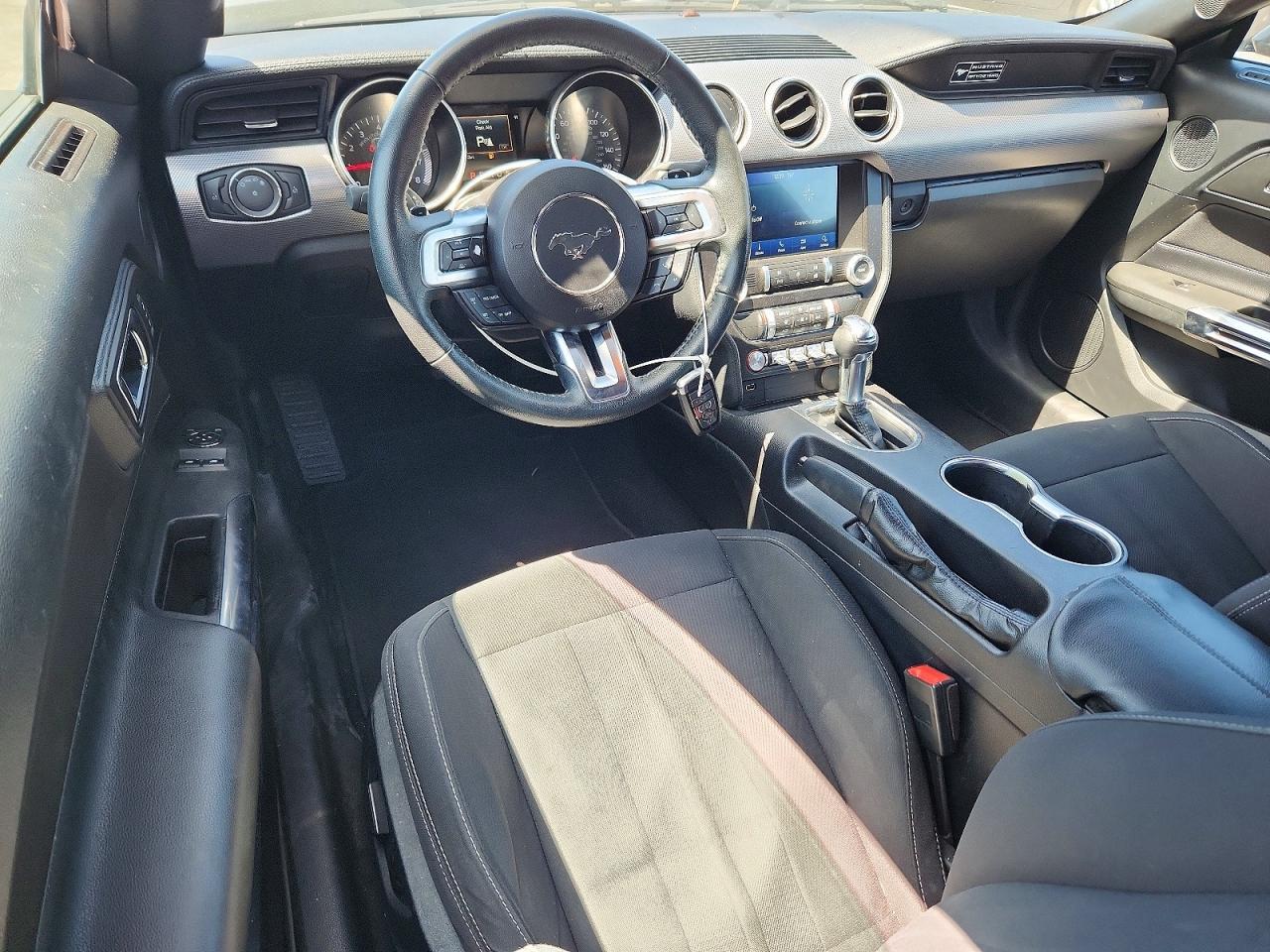 2020 Ford Mustang - zdjęcie 8