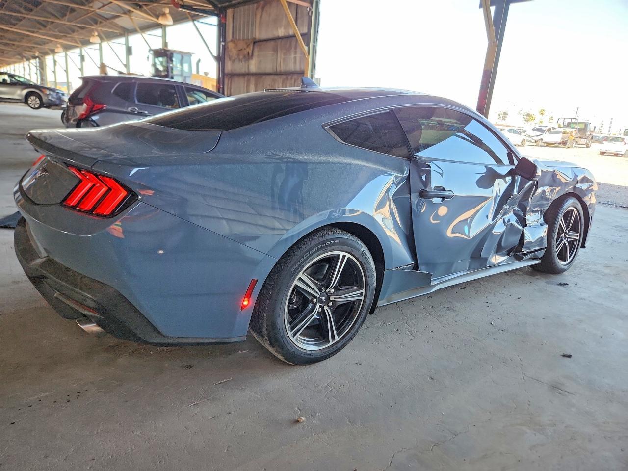 2024 Ford Mustang - zdjęcie 3