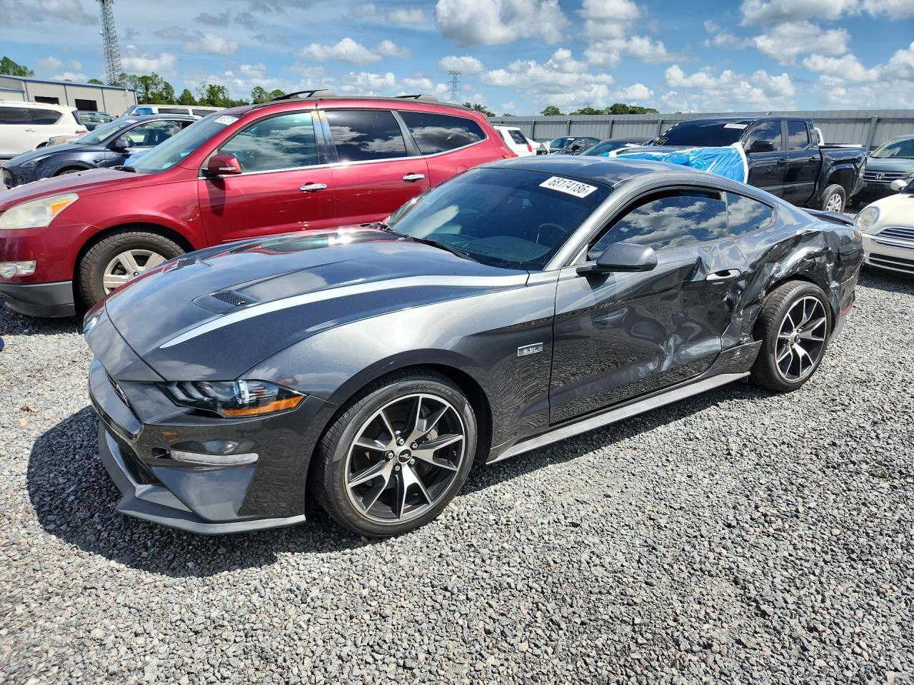 2020 Ford Mustang - zdjęcie główne