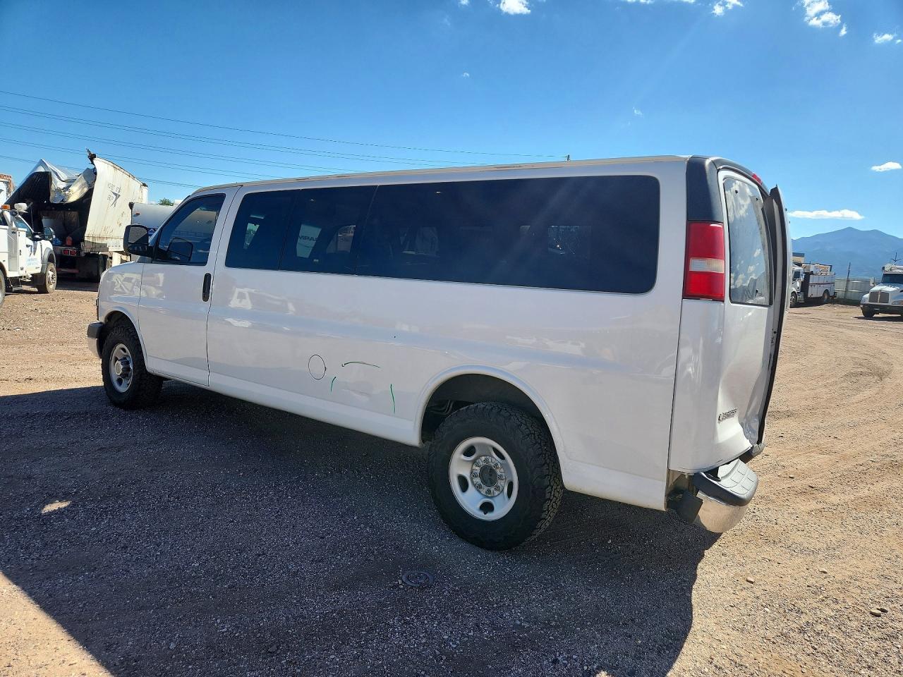 2015 Chevrolet Express G3500 Lt - zdjęcie 2