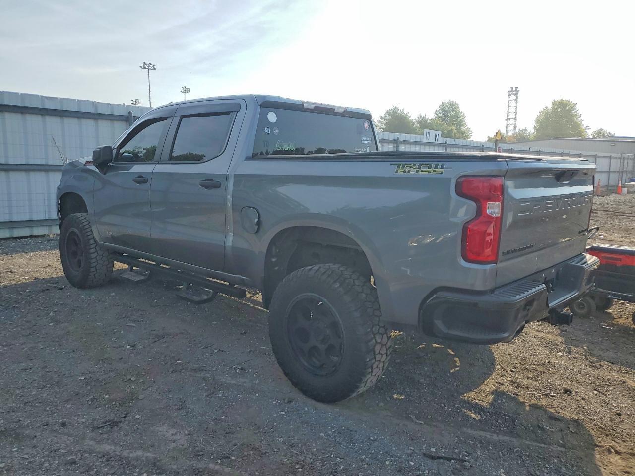 2021 Chevrolet Silverado K1500 Trail Boss Custom - zdjęcie 2