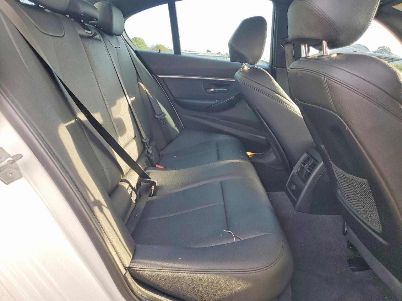2018 BMW Seria 3 330i - zdjęcie 10