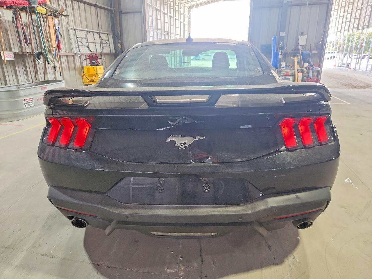 2025 Ford Mustang - zdjęcie 6