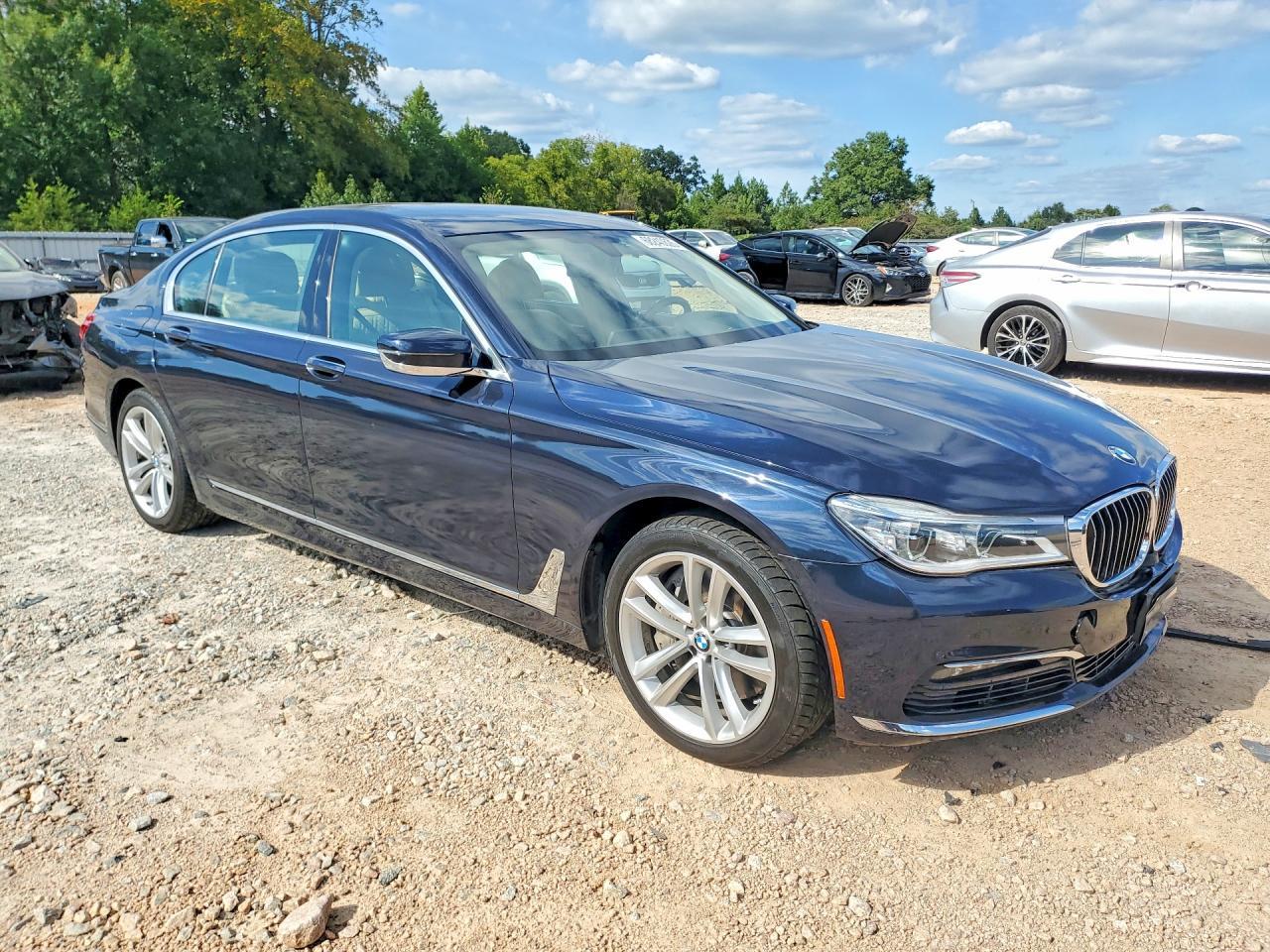2016 BMW Seria 7 750i - zdjęcie 4