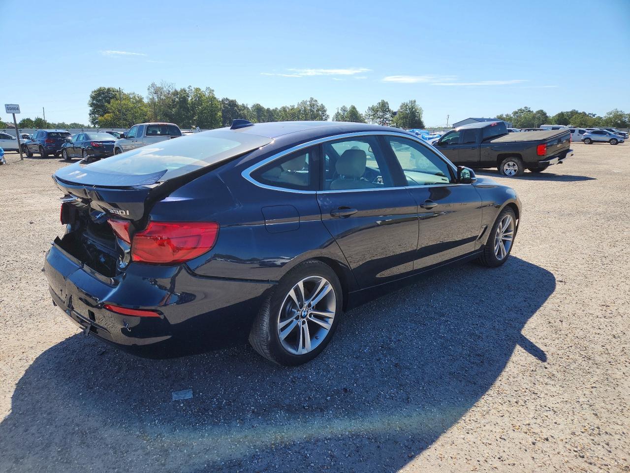 2017 BMW Seria 3 330i - zdjęcie 3