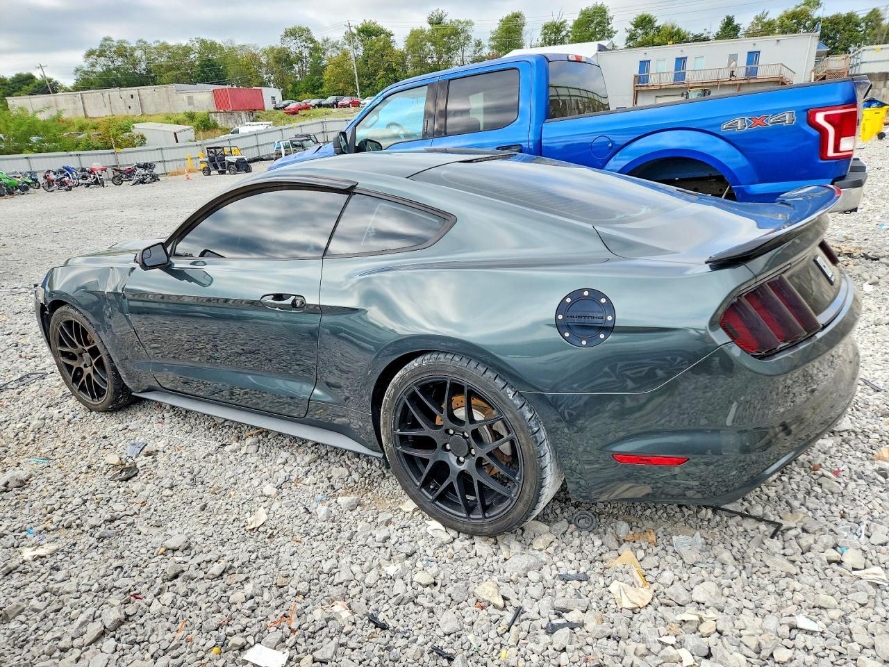 2015 Ford Mustang - zdjęcie 2