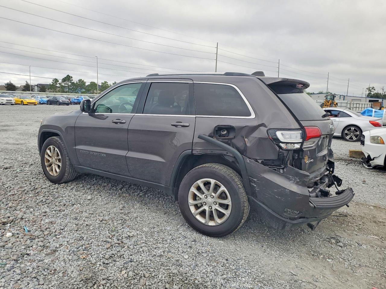 2021 Jeep Grand Cherokee Laredo - zdjęcie 2