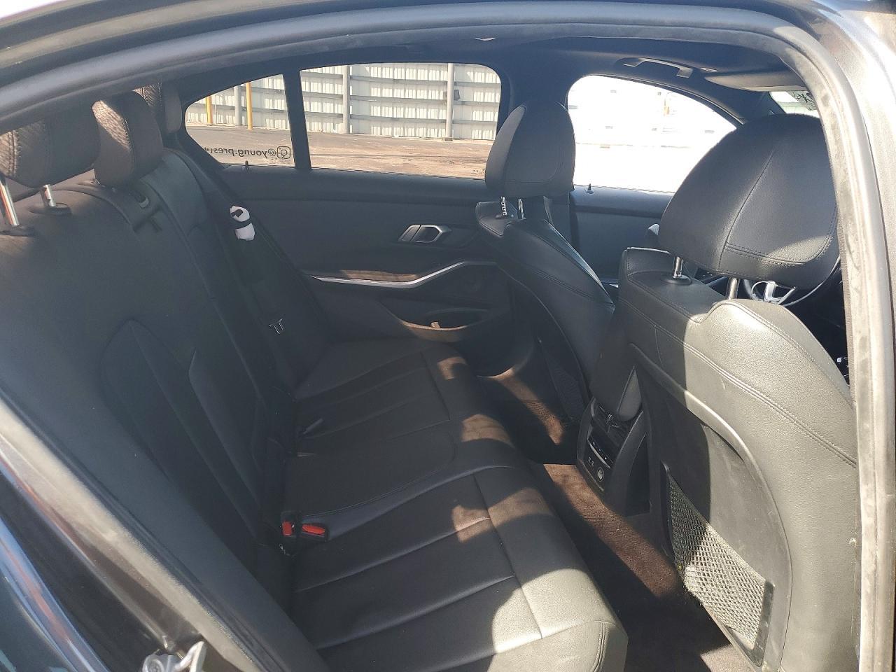 2019 BMW 330I - zdjęcie 10