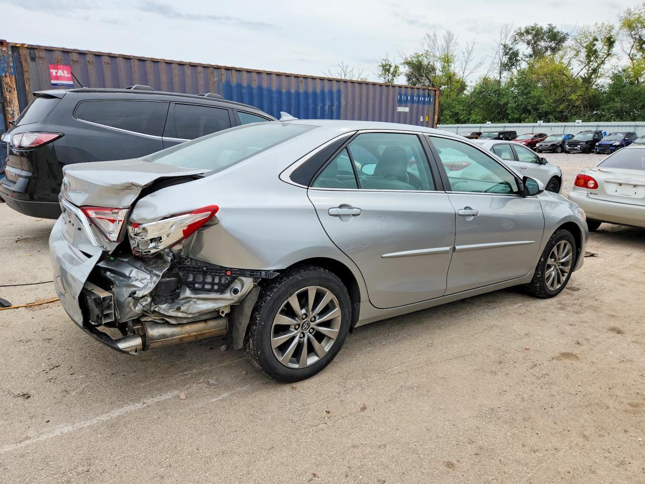 2017 Toyota Camry Xle - zdjęcie 3