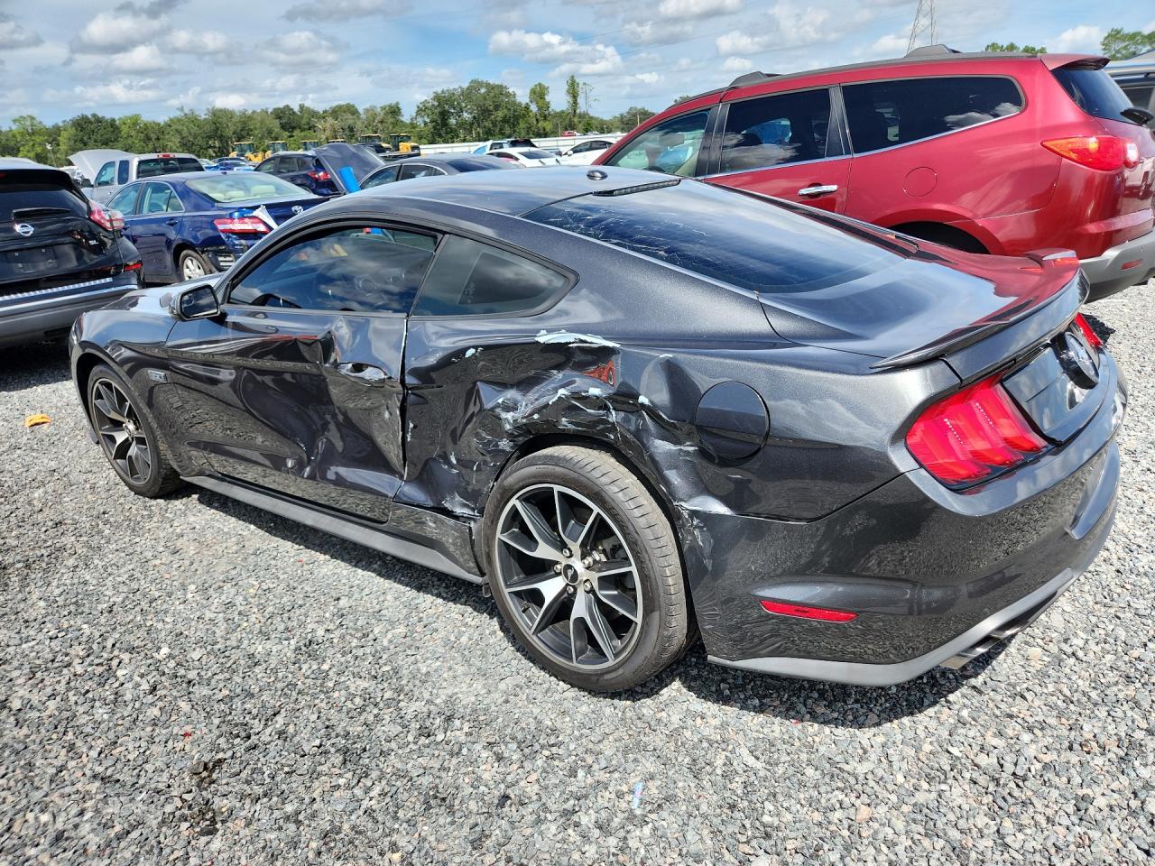 2020 Ford Mustang - zdjęcie 2