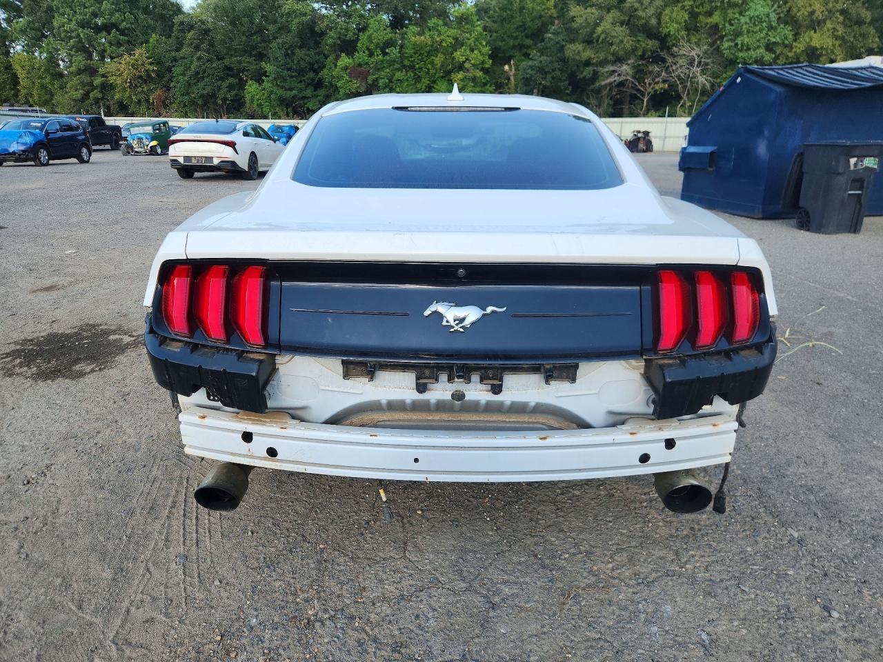 2021 Ford Mustang - zdjęcie 6