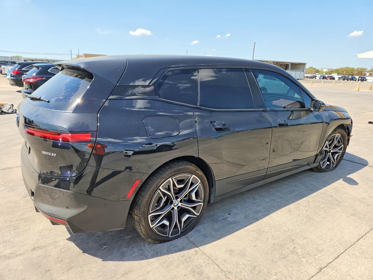 2025 BMW Ix xDrive50 - zdjęcie 3