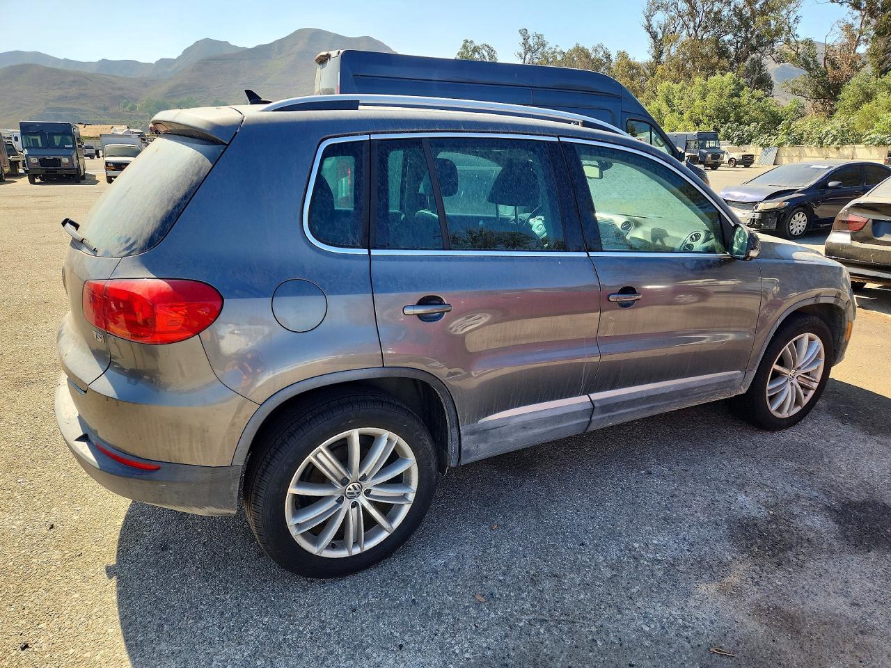2016 Volkswagen Tiguan S - zdjęcie 3