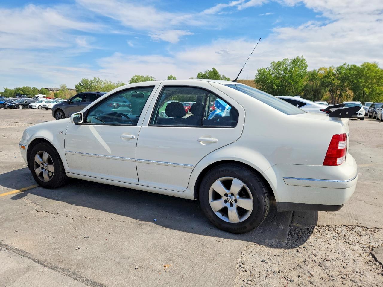 2023 Volkswagen Jetta - zdjęcie 2