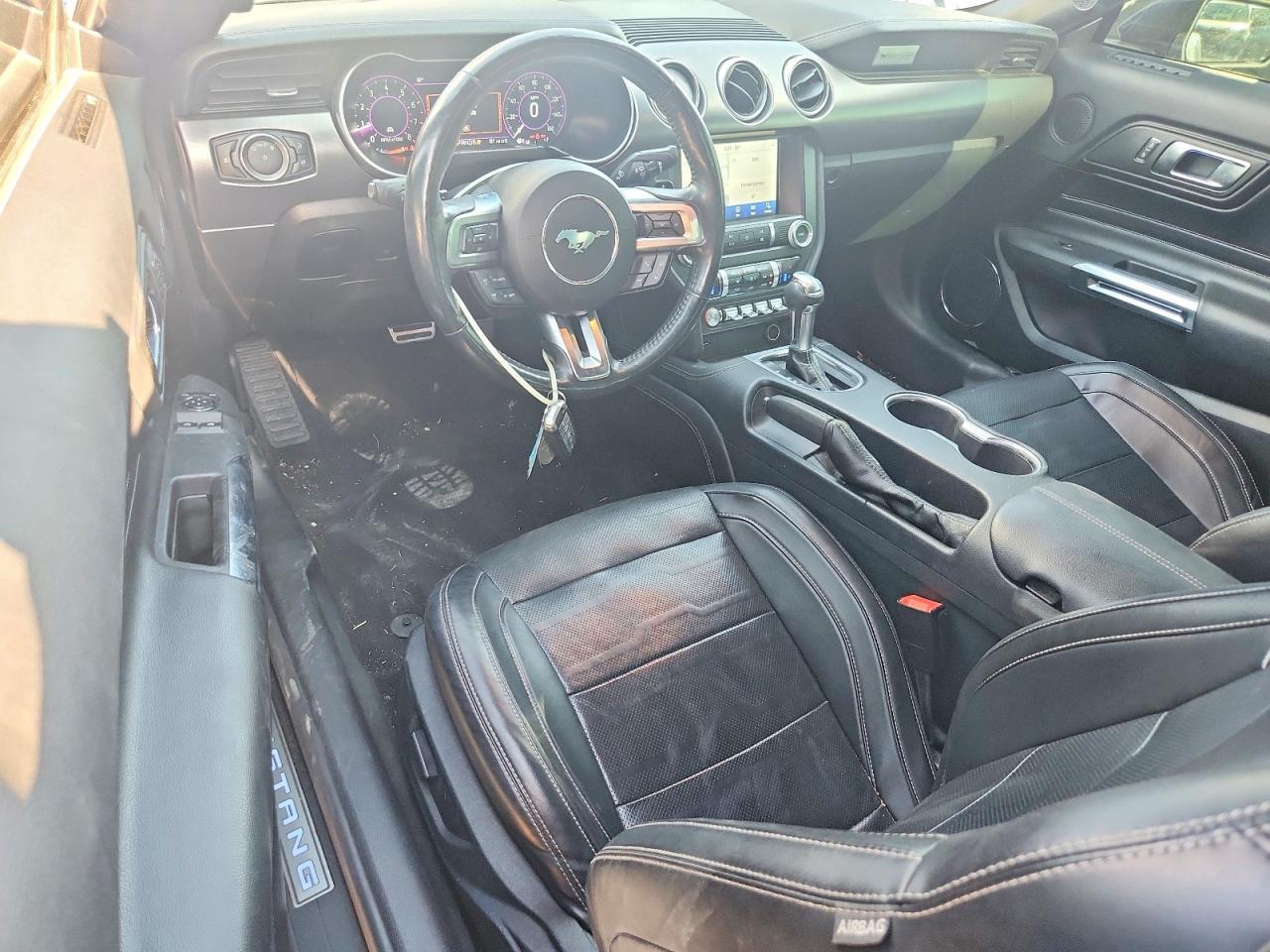 2021 Ford Mustang - zdjęcie 8