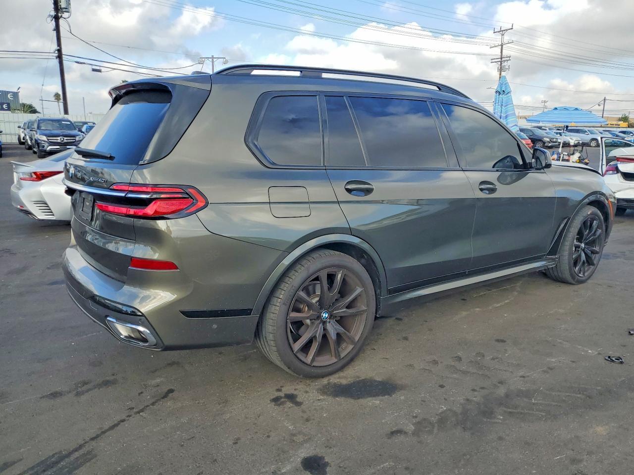 2023 BMW X7 xDrive40I - zdjęcie 3