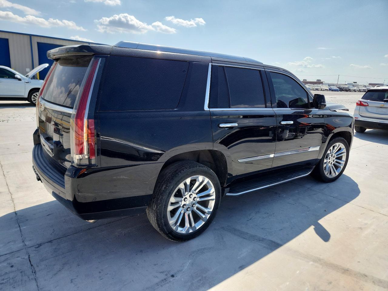 2017 Cadillac Escalade Luxury - zdjęcie 3