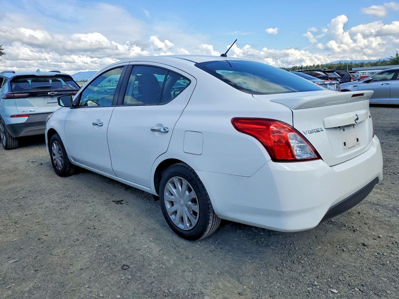 2019 Nissan Versa Sv - zdjęcie 2