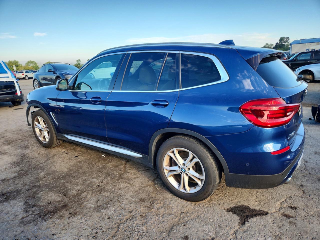 2021 BMW X3 xDrive30I - zdjęcie 2
