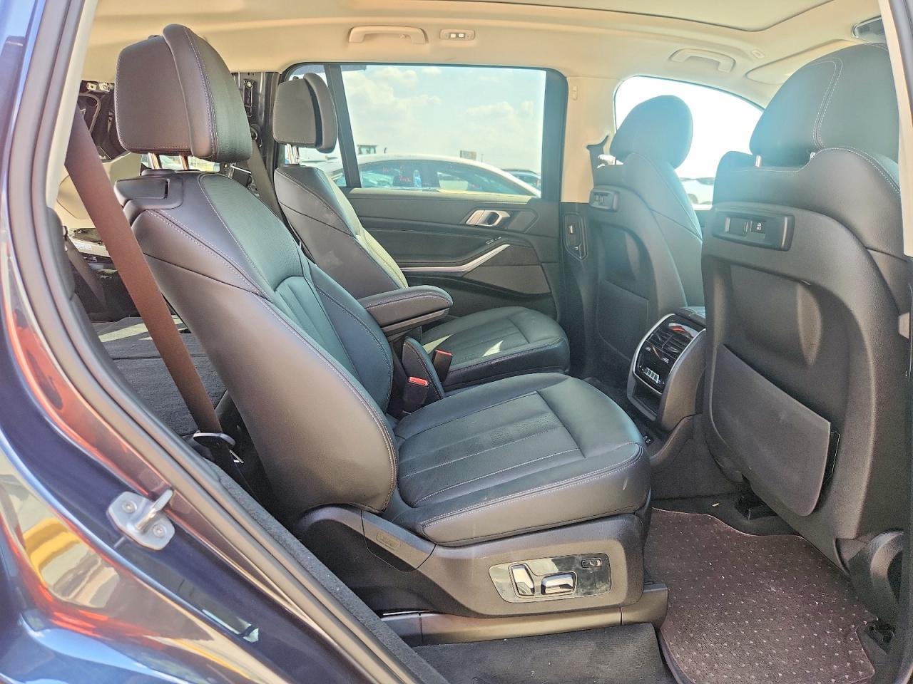 2020 BMW X7 xDrive40I - zdjęcie 11