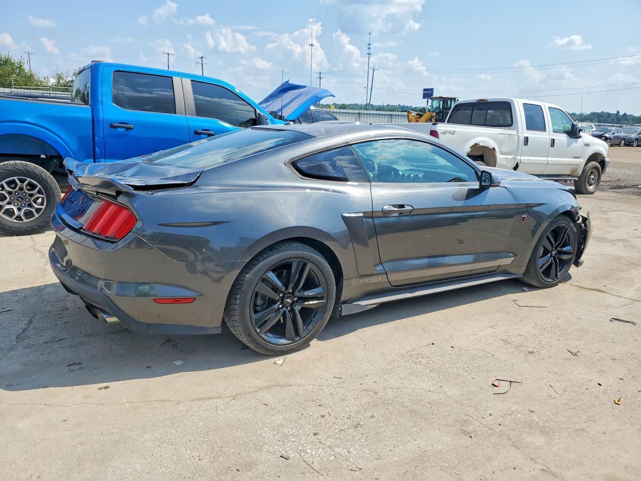 2015 Ford Mustang - zdjęcie 3