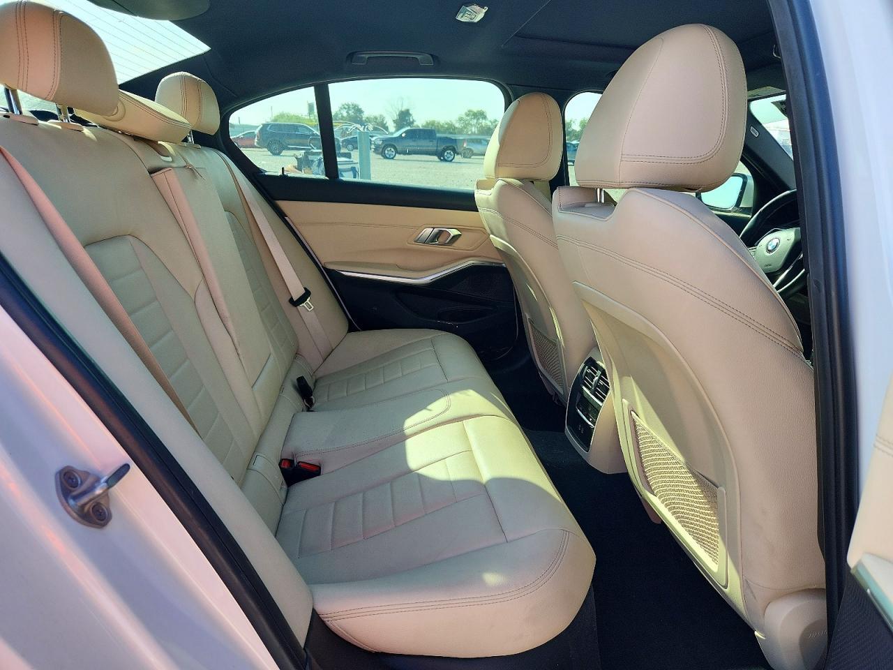 2021 BMW 330I - zdjęcie 10