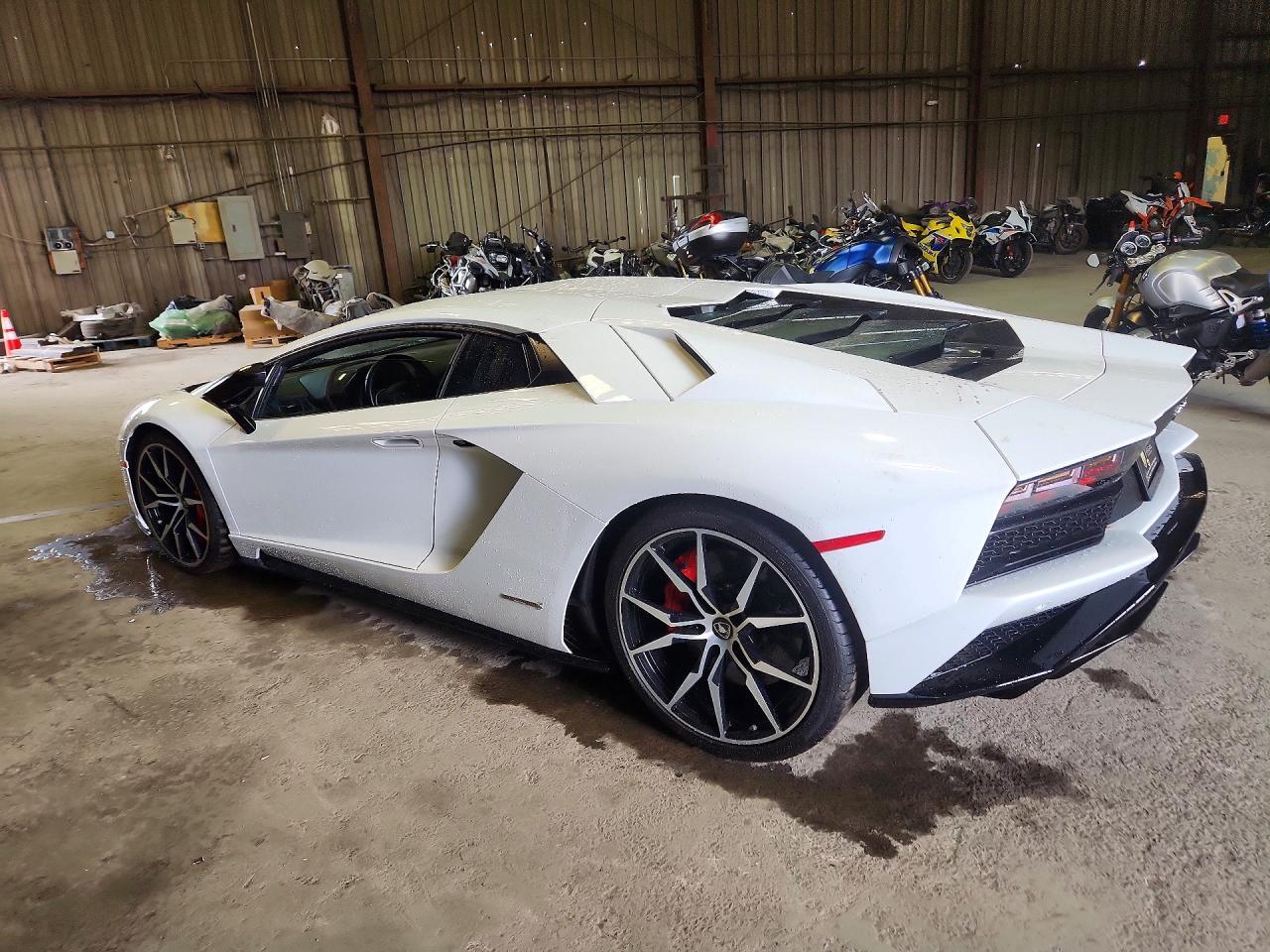 2018 Lamborghini Aventador S - zdjęcie 2
