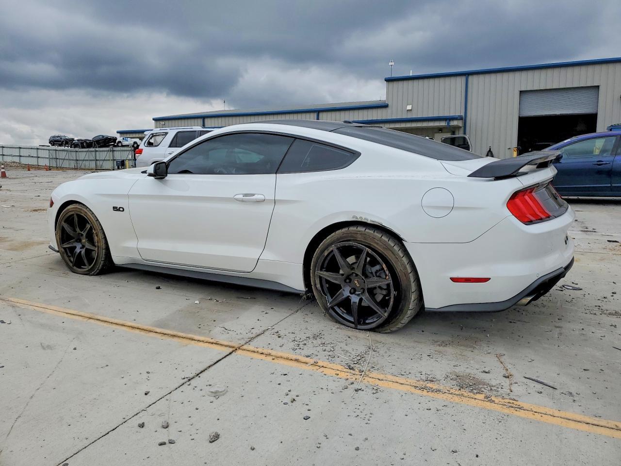 2019 Ford Mustang Gt - zdjęcie 2