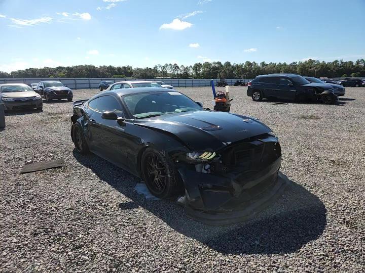 2020 Ford Mustang - zdjęcie 13