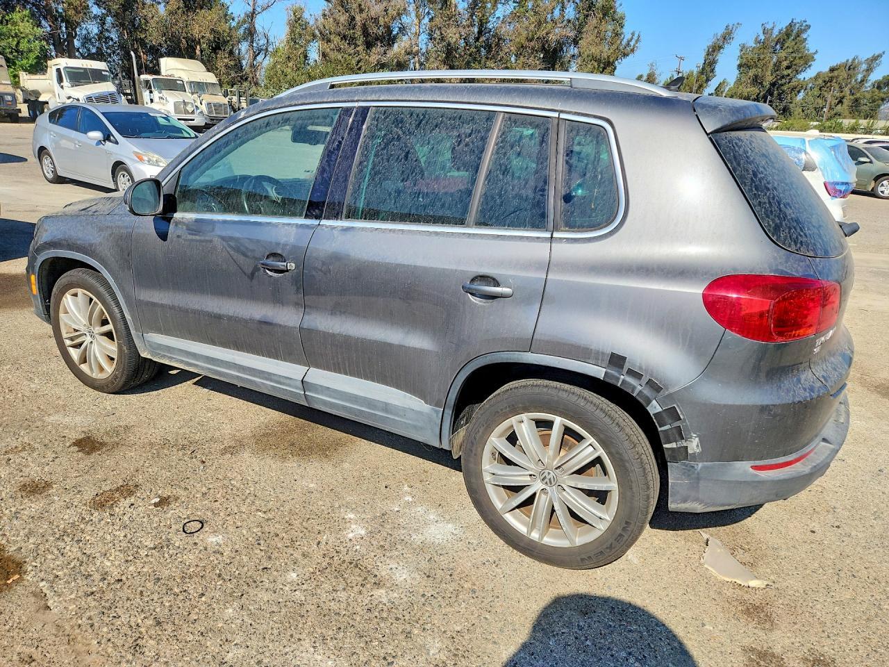 2016 Volkswagen Tiguan S - zdjęcie 2