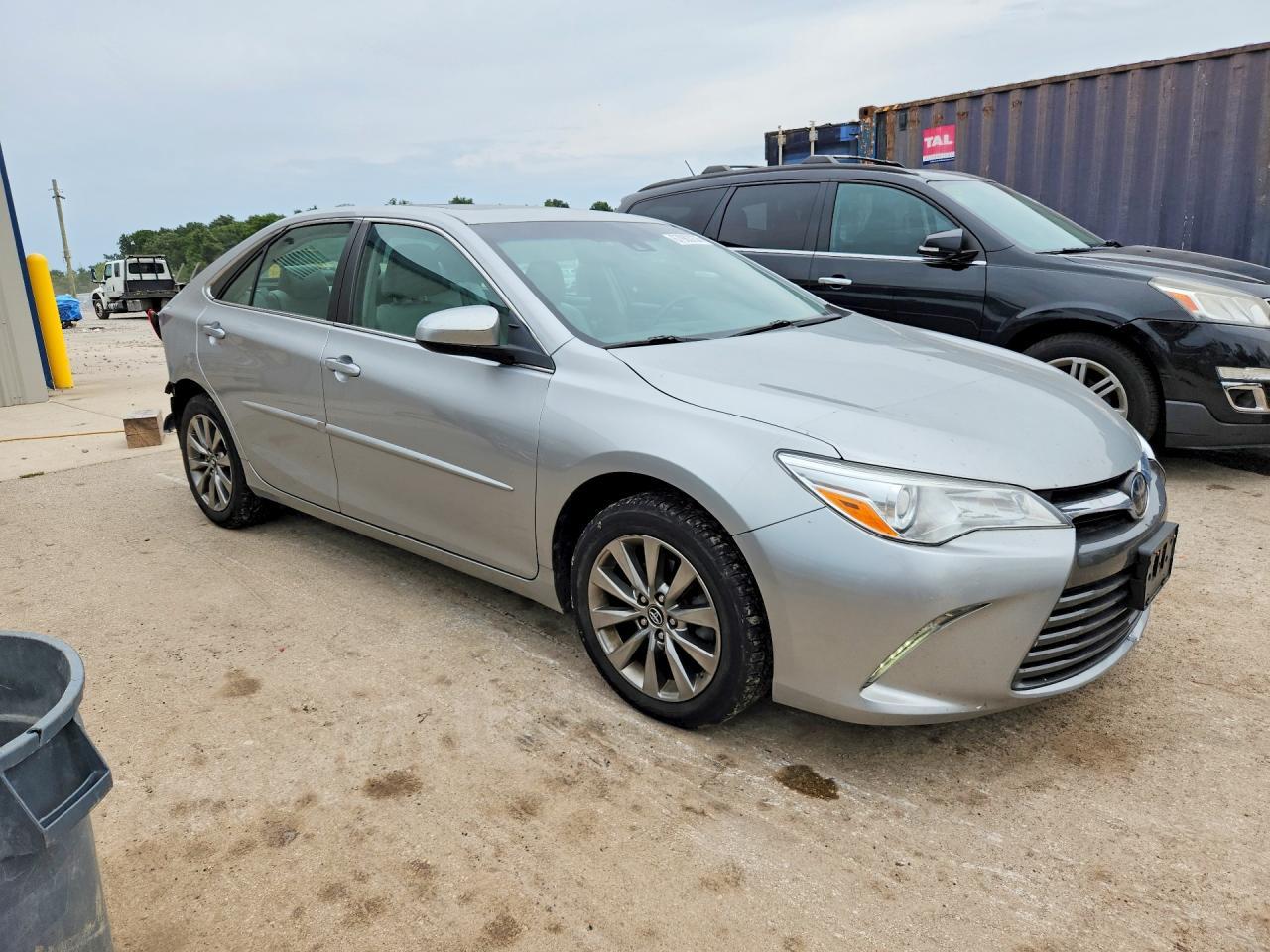 2017 Toyota Camry Xle - zdjęcie 4
