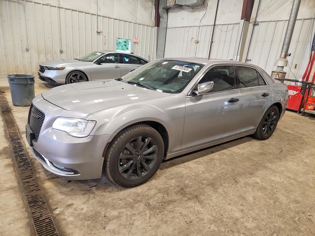 2017 Chrysler 300C - zdjęcie główne