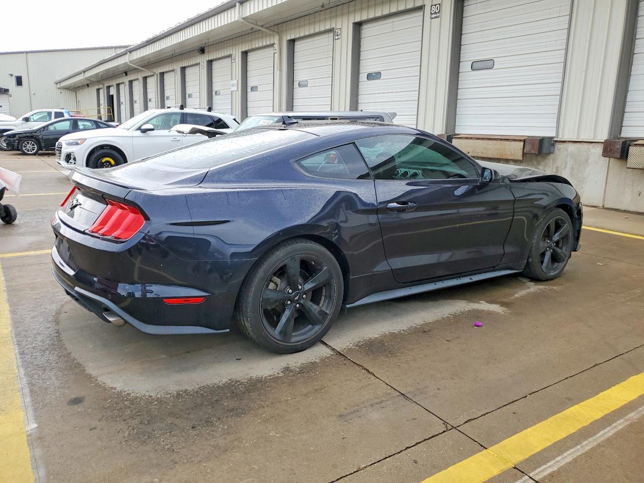 2021 Ford Mustang - zdjęcie 3